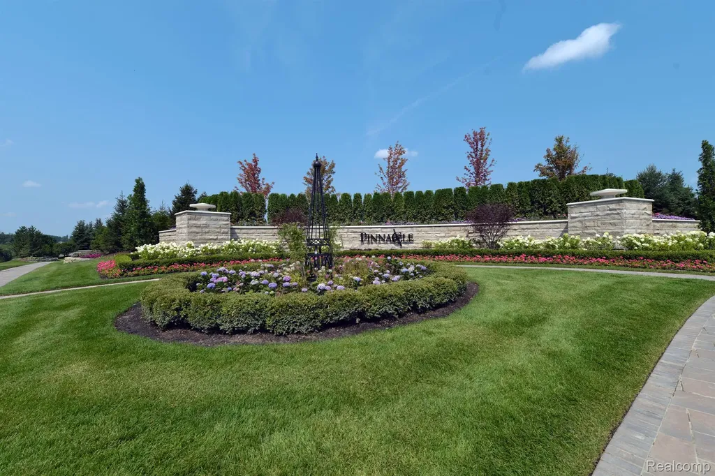 2520 Creekside Court Oakland Charter Township MI 48306