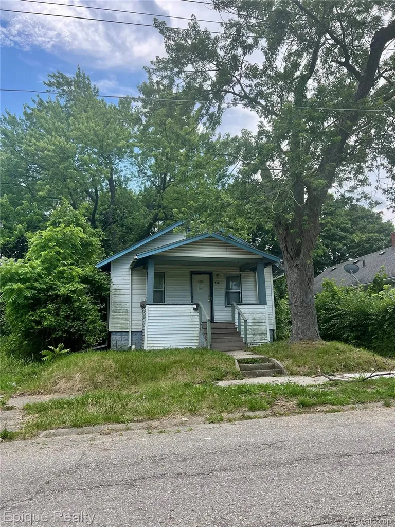 802 E Russell Avenue Flint City MI 48505
