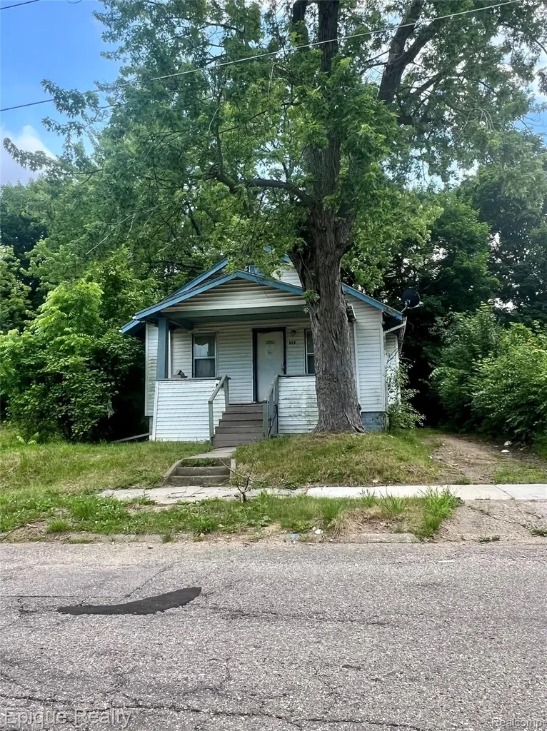 802 E Russell Avenue Flint City MI 48505