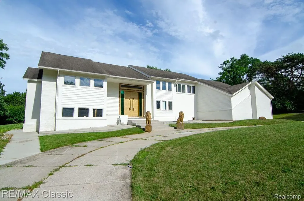 3865 Stonecrest Road West Bloomfield Charter Township MI 48322