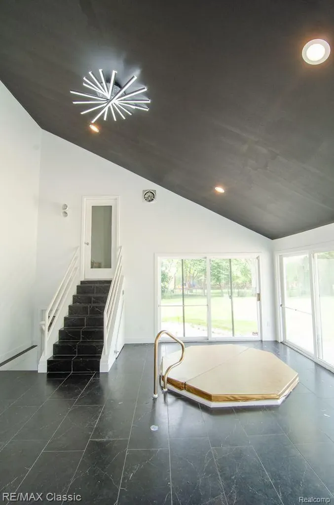 3865 Stonecrest Road West Bloomfield Charter Township MI 48322