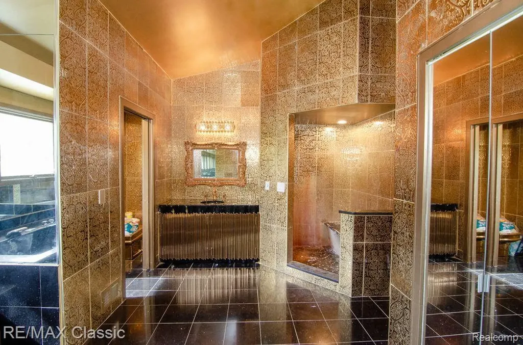 3865 Stonecrest Road West Bloomfield Charter Township MI 48322