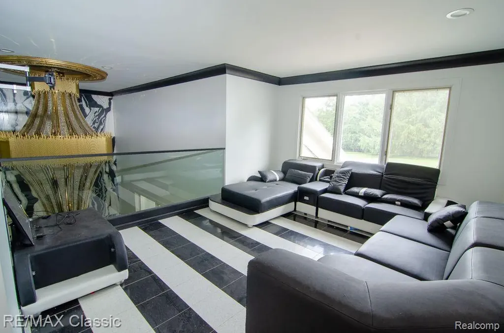 3865 Stonecrest Road West Bloomfield Charter Township MI 48322