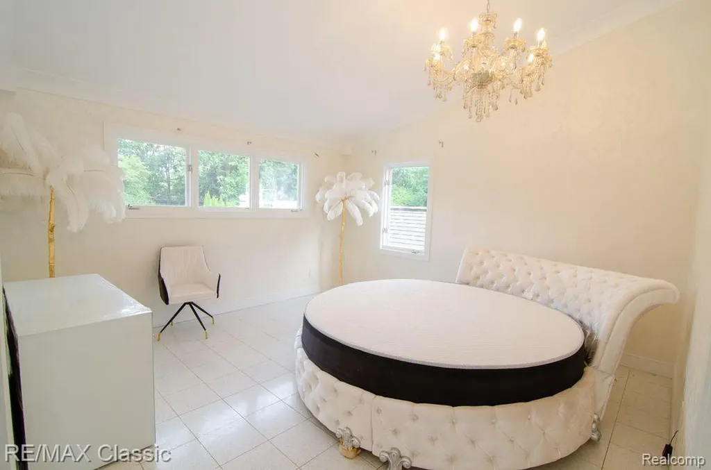 3865 Stonecrest Road West Bloomfield Charter Township MI 48322