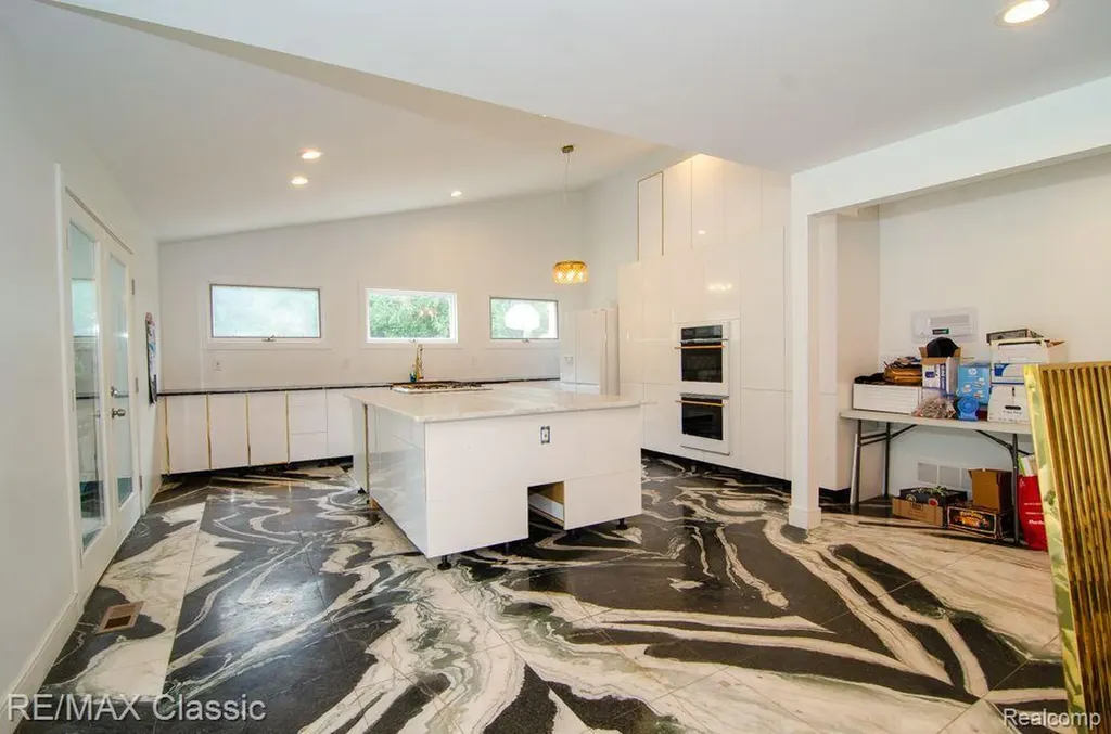 3865 Stonecrest Road West Bloomfield Charter Township MI 48322