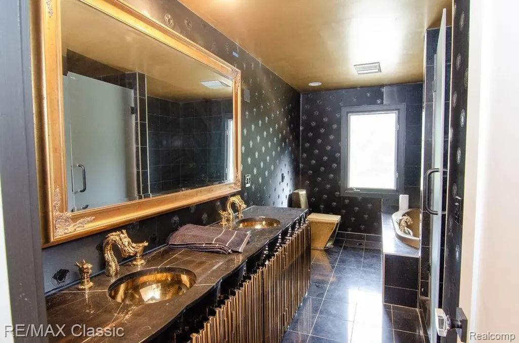 3865 Stonecrest Road West Bloomfield Charter Township MI 48322