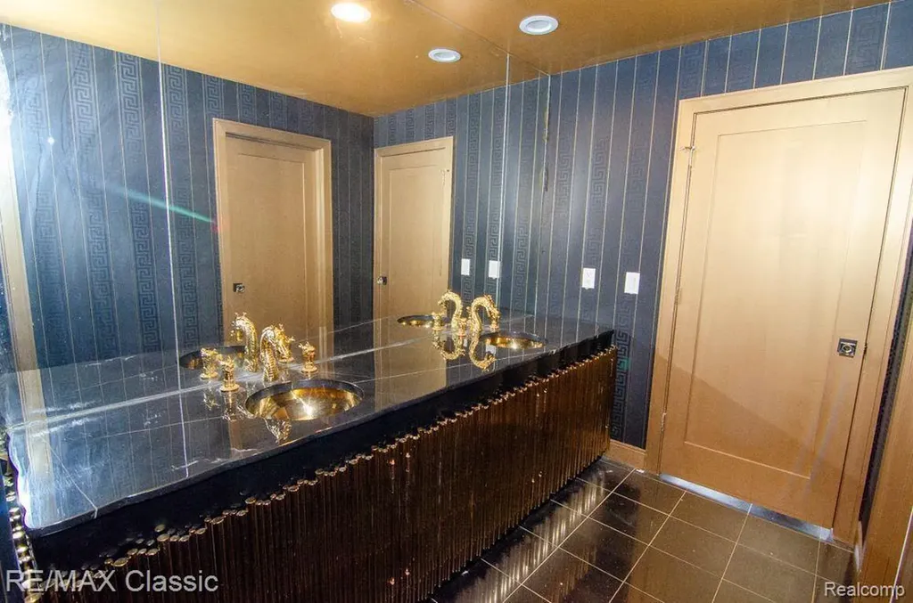 3865 Stonecrest Road West Bloomfield Charter Township MI 48322