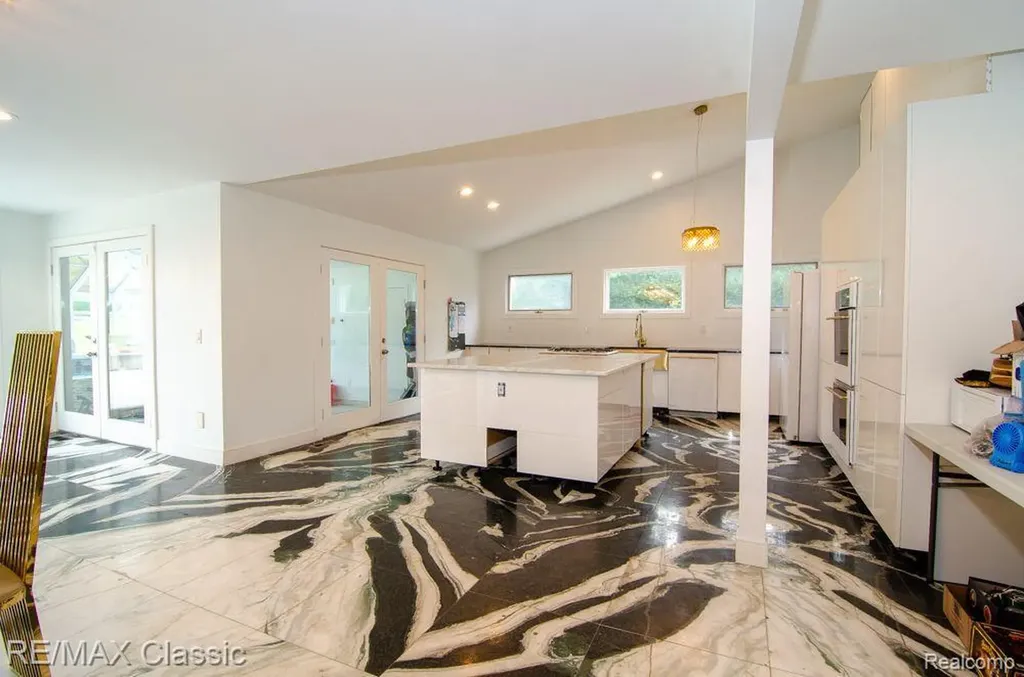 3865 Stonecrest Road West Bloomfield Charter Township MI 48322
