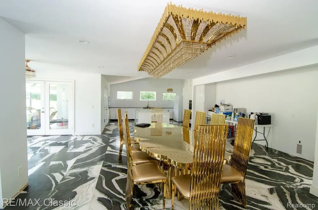 3865 Stonecrest Road West Bloomfield Charter Township MI 48322