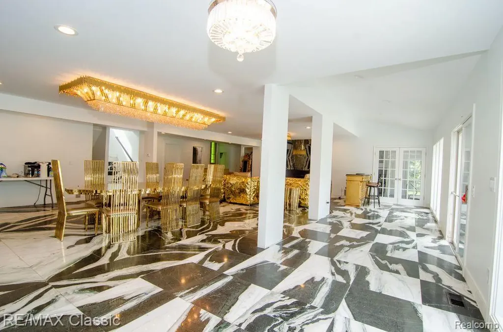 3865 Stonecrest Road West Bloomfield Charter Township MI 48322