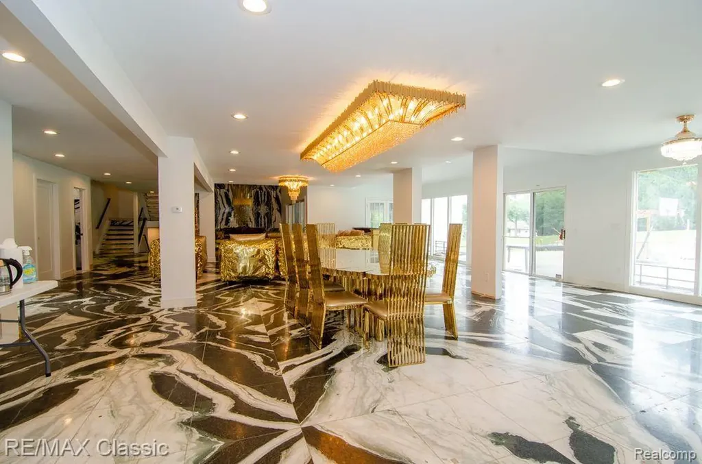 3865 Stonecrest Road West Bloomfield Charter Township MI 48322