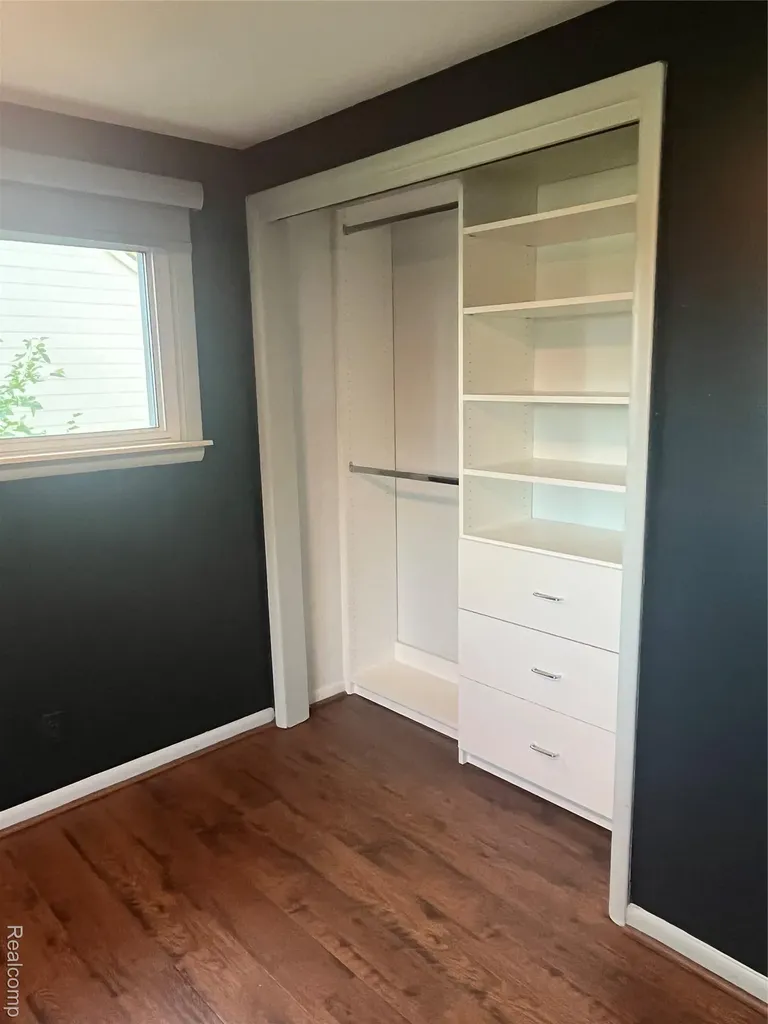 808 Lamay Avenue Ypsilanti City MI 48198