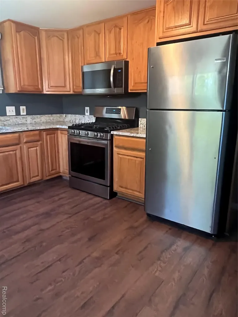 808 Lamay Avenue Ypsilanti City MI 48198