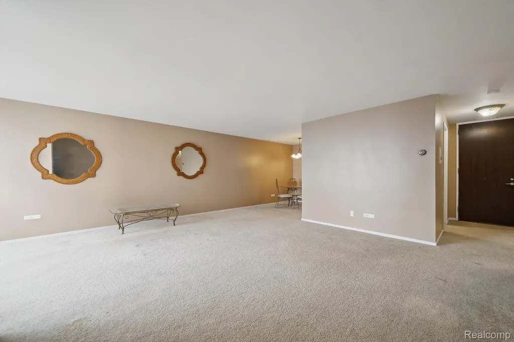 8200 E Jefferson Detroit City MI 48214
