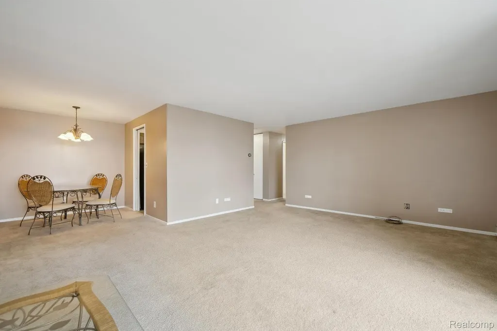 8200 E Jefferson Detroit City MI 48214