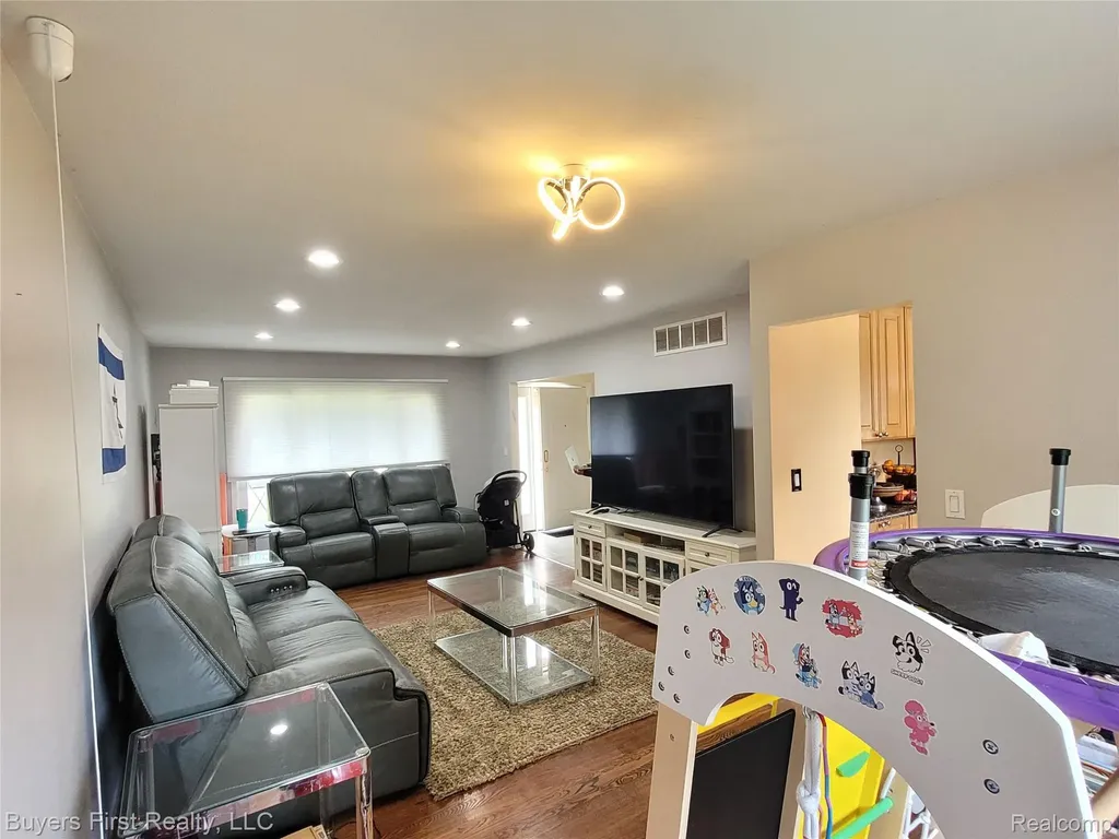 26040 Marlowe Place Oak Park City MI 48237