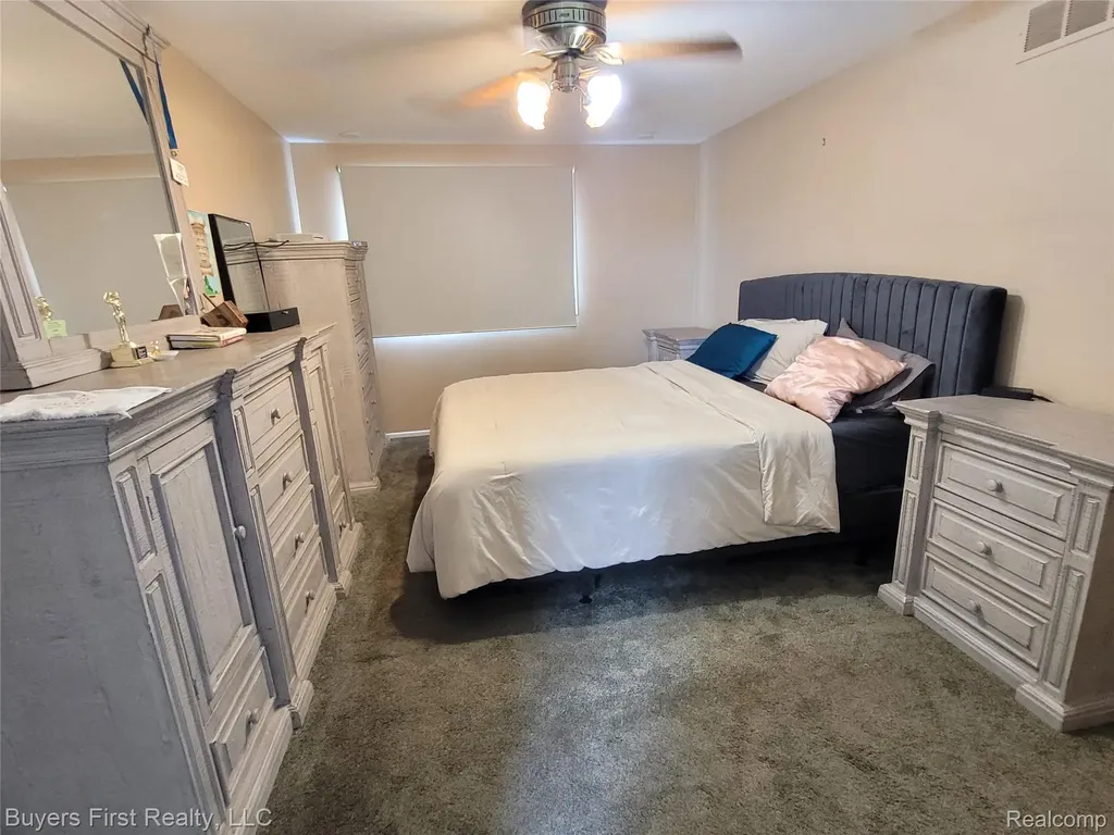 26040 Marlowe Place Oak Park City MI 48237
