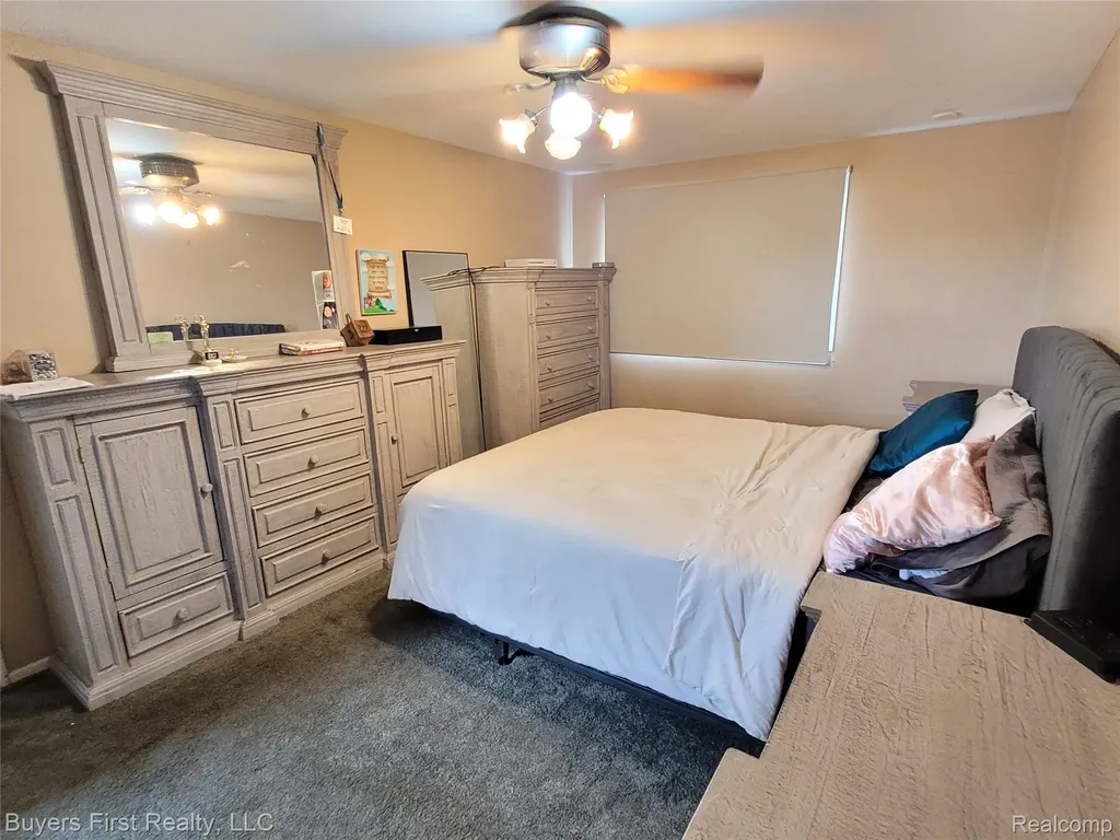 26040 Marlowe Place Oak Park City MI 48237