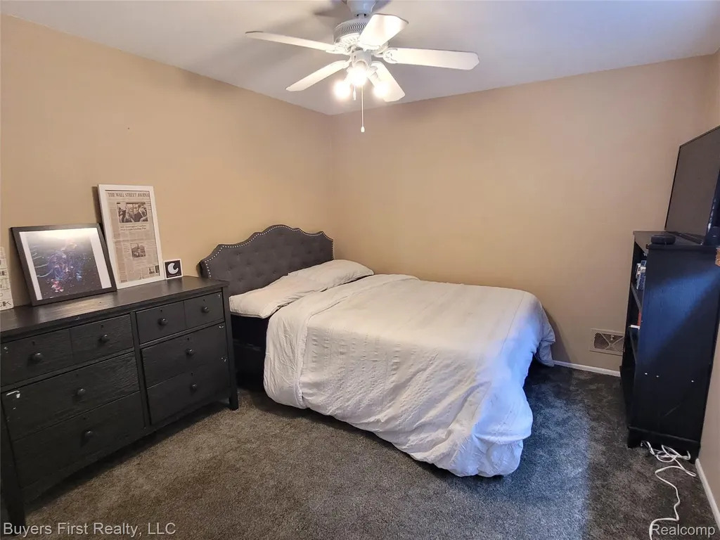 26040 Marlowe Place Oak Park City MI 48237