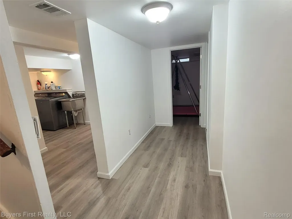 26040 Marlowe Place Oak Park City MI 48237