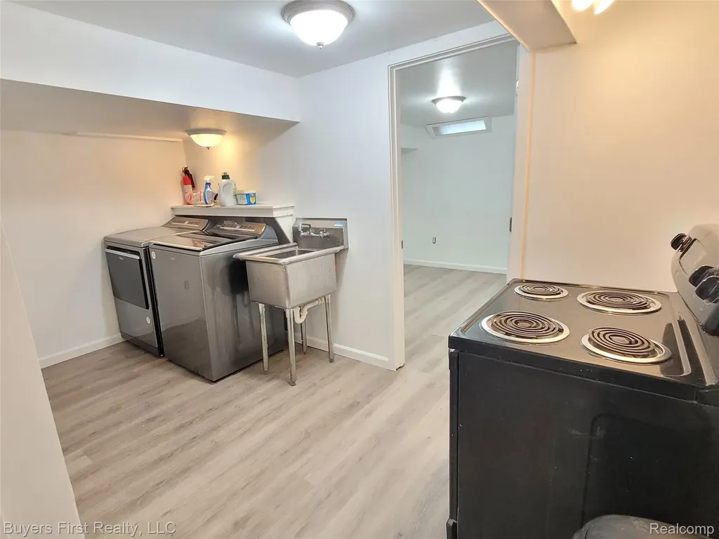 26040 Marlowe Place Oak Park City MI 48237