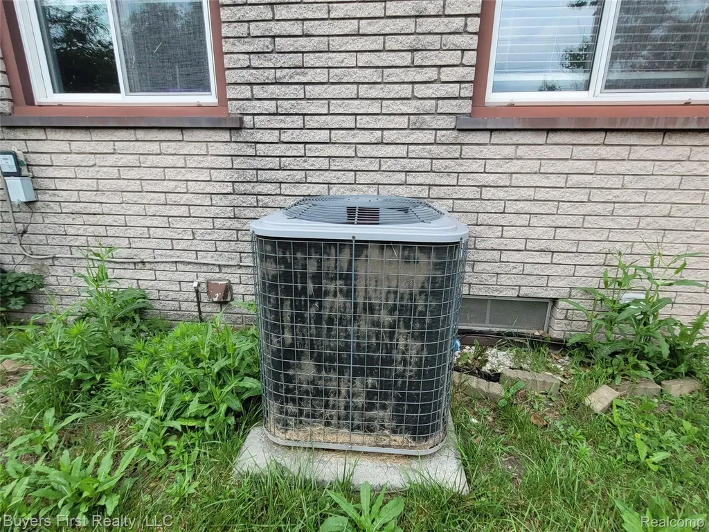 26040 Marlowe Place Oak Park City MI 48237