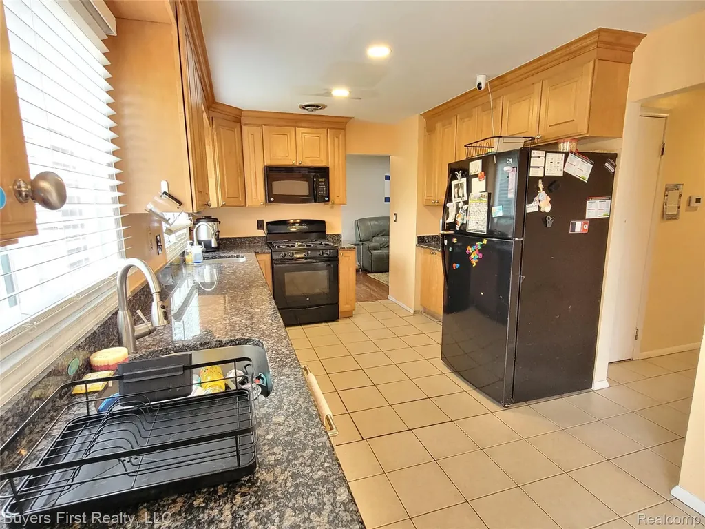26040 Marlowe Place Oak Park City MI 48237