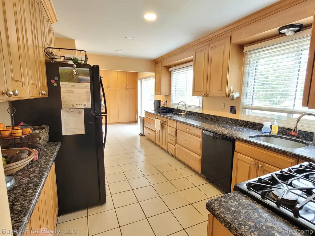 26040 Marlowe Place Oak Park City MI 48237