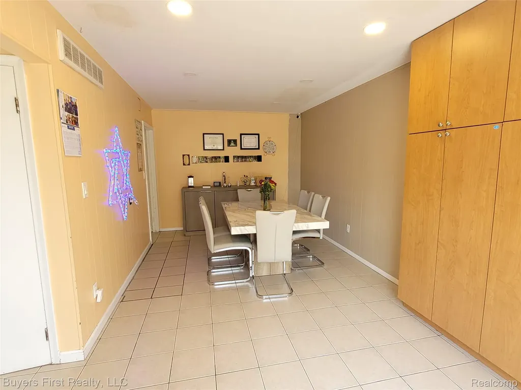 26040 Marlowe Place Oak Park City MI 48237