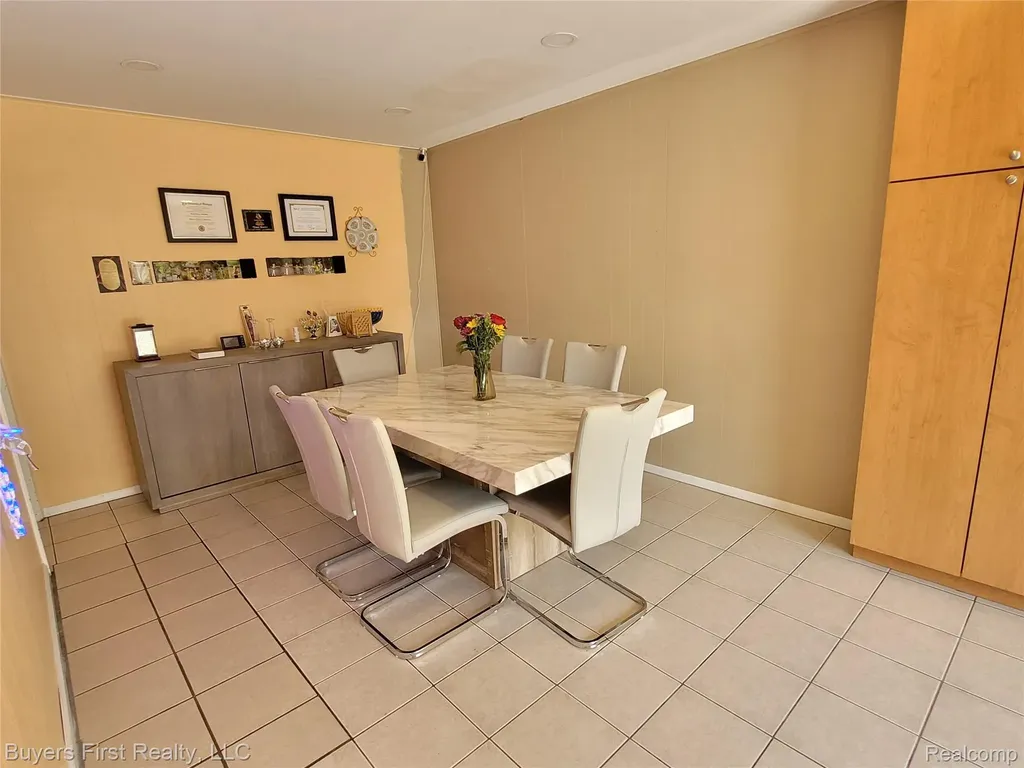 26040 Marlowe Place Oak Park City MI 48237