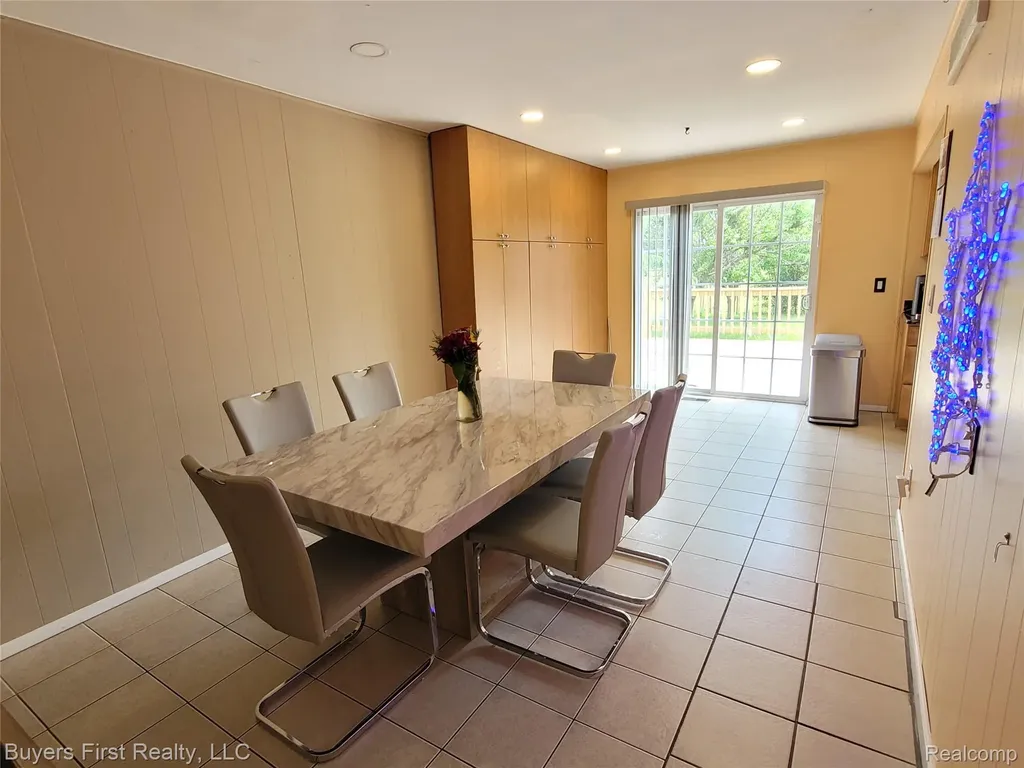 26040 Marlowe Place Oak Park City MI 48237