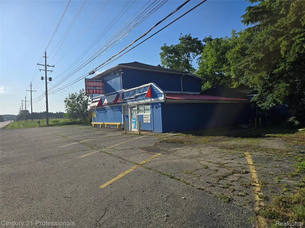 8774 Dixie Highway Springfield Charter Township MI 48348