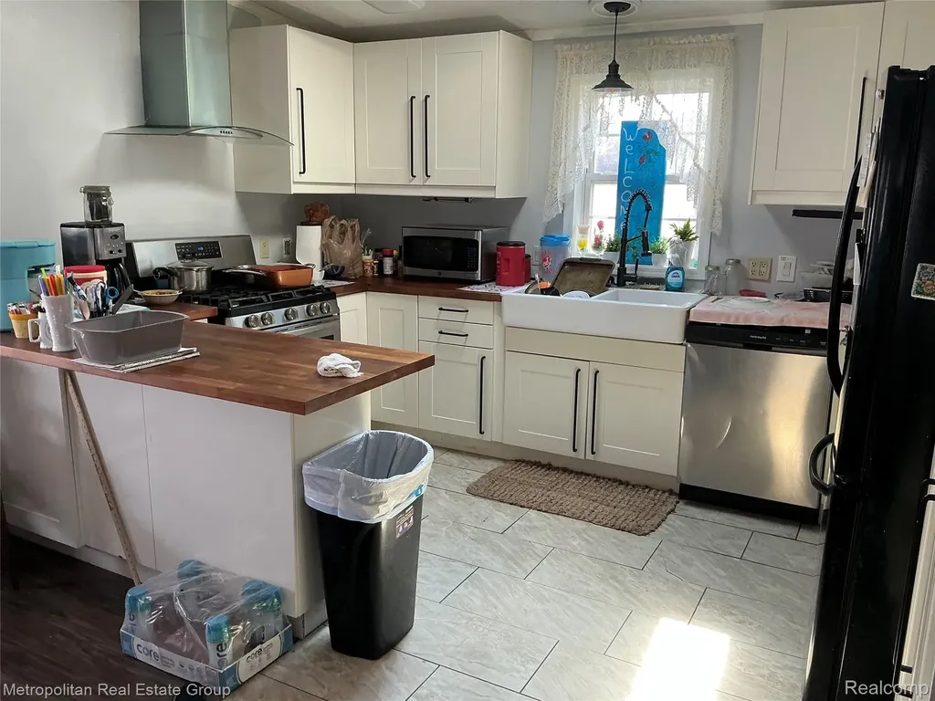49582 Main Drive Plymouth Charter Township MI 48170