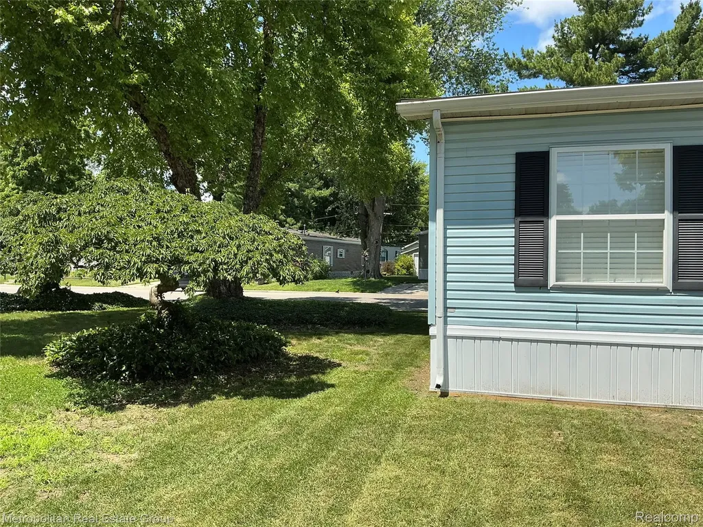 49582 Main Drive Plymouth Charter Township MI 48170