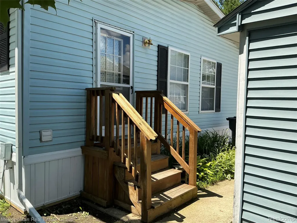 49582 Main Drive Plymouth Charter Township MI 48170