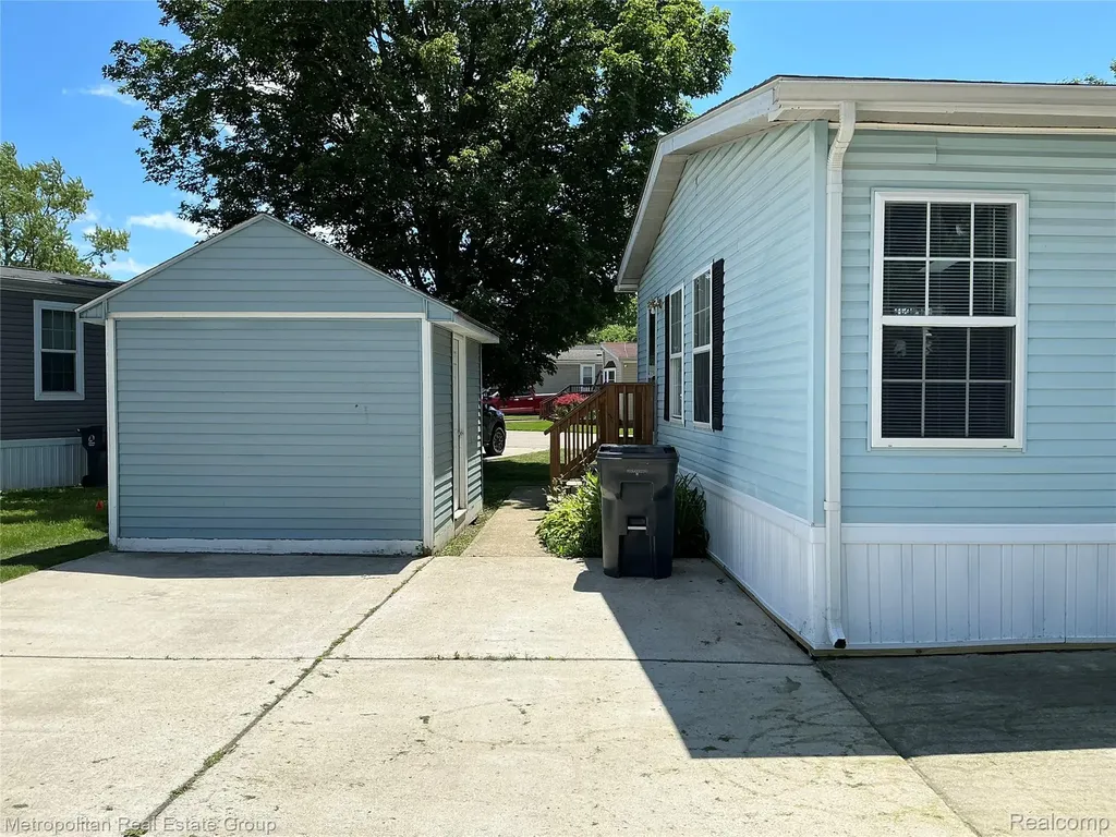 49582 Main Drive Plymouth Charter Township MI 48170