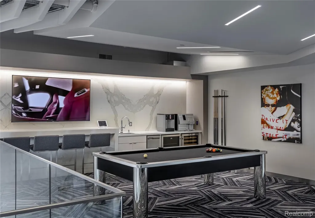 40 Straightaway Drive Pontiac City MI 48341
