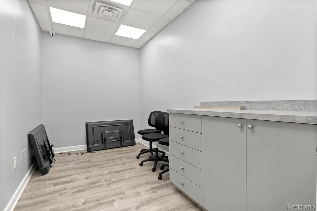 32413 Michigan Avenue Wayne City MI 48184
