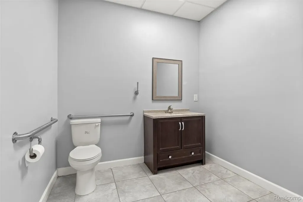 32413 Michigan Avenue Wayne City MI 48184