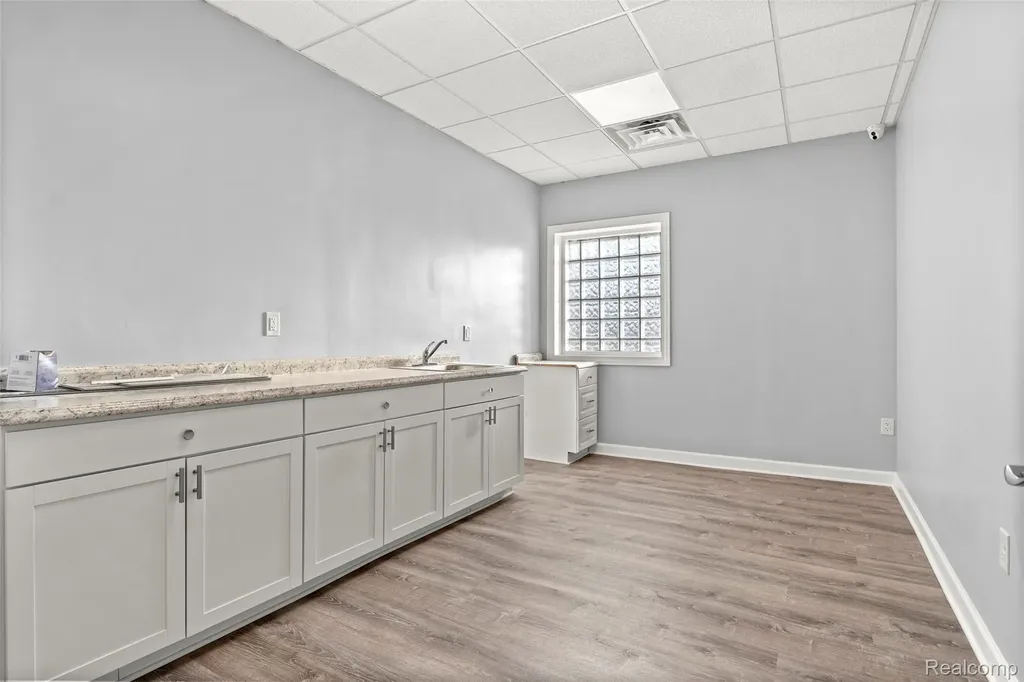 32413 Michigan Avenue Wayne City MI 48184