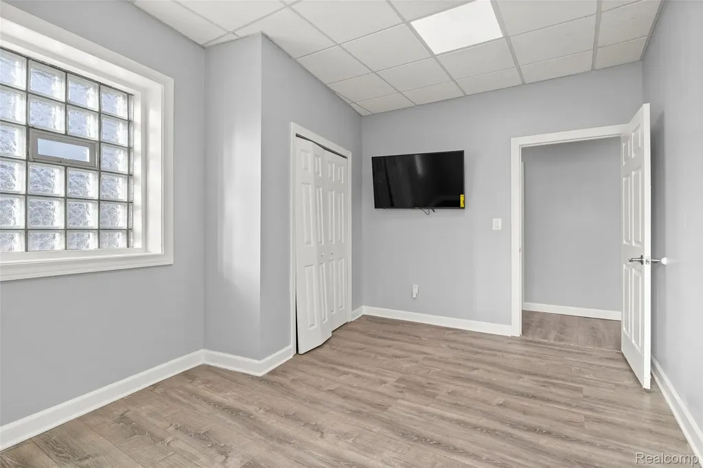 32413 Michigan Avenue Wayne City MI 48184