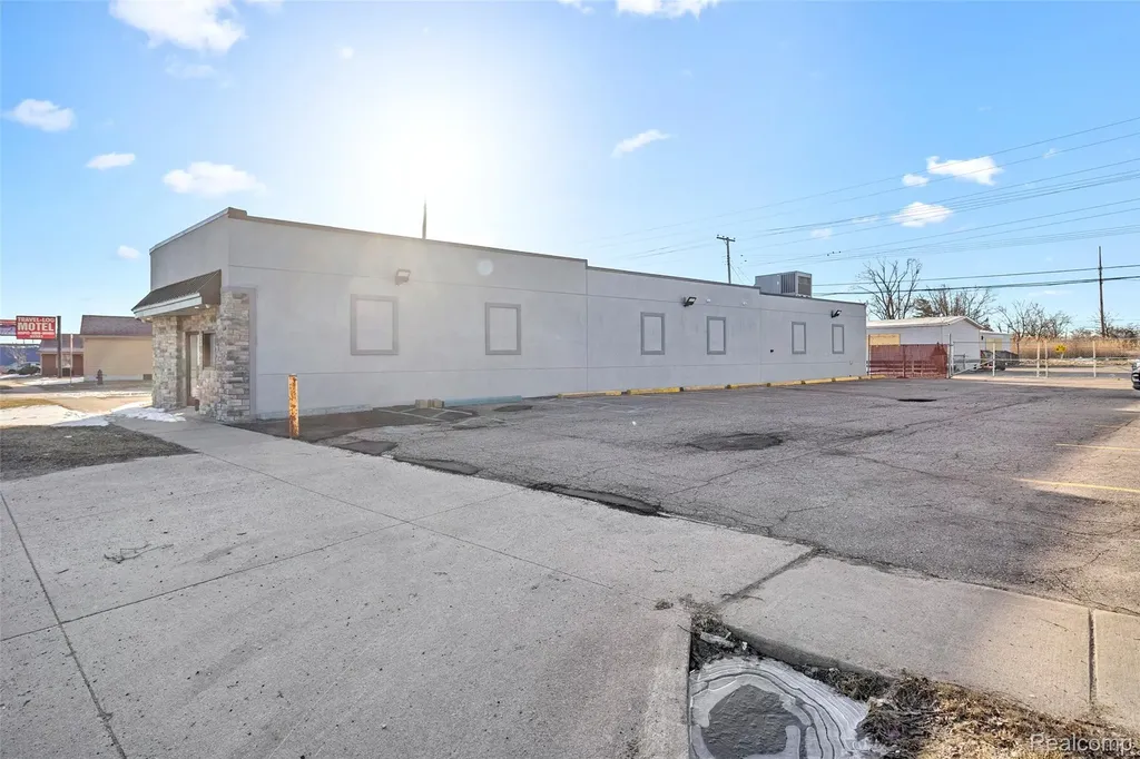 32413 Michigan Avenue Wayne City MI 48184