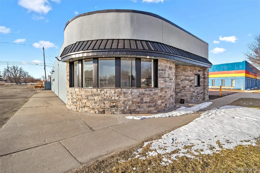 32413 Michigan Avenue Wayne City MI 48184