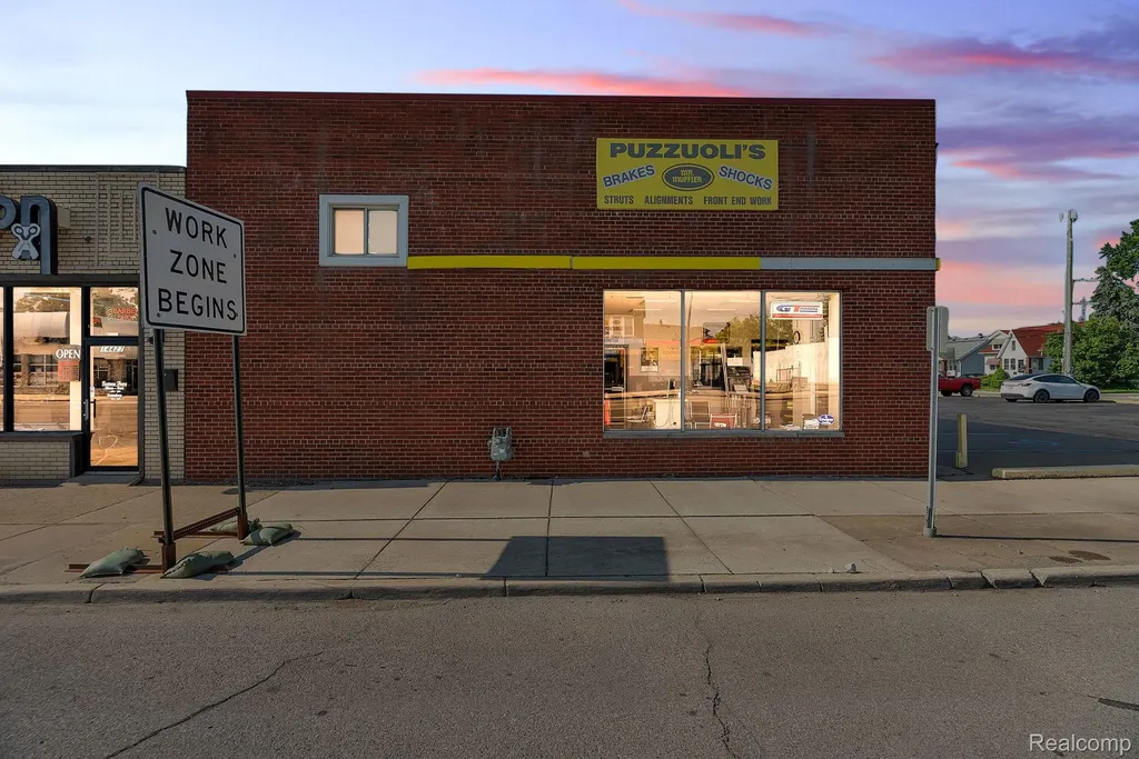 14433 W Warren Avenue Dearborn City MI 48126