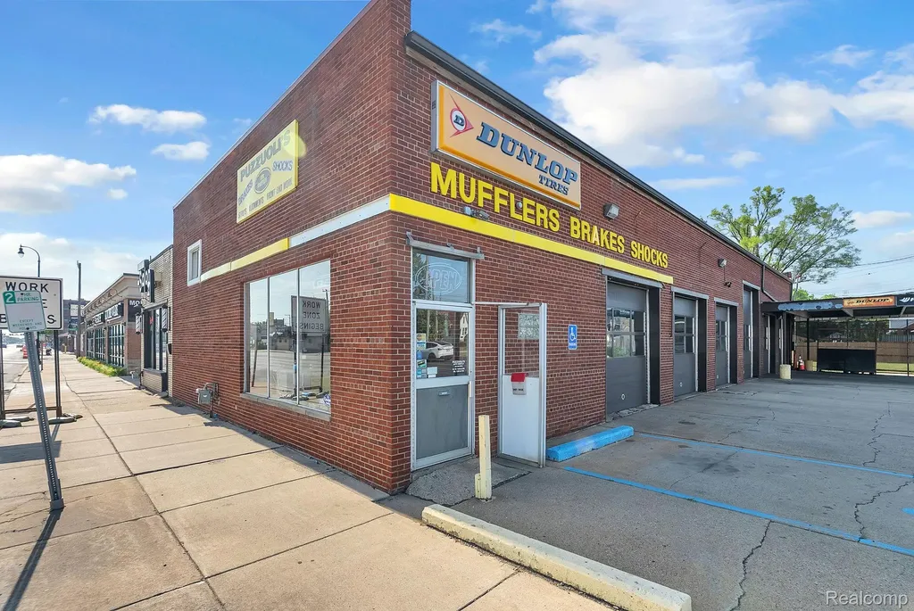 14433 W Warren Avenue Dearborn City MI 48126