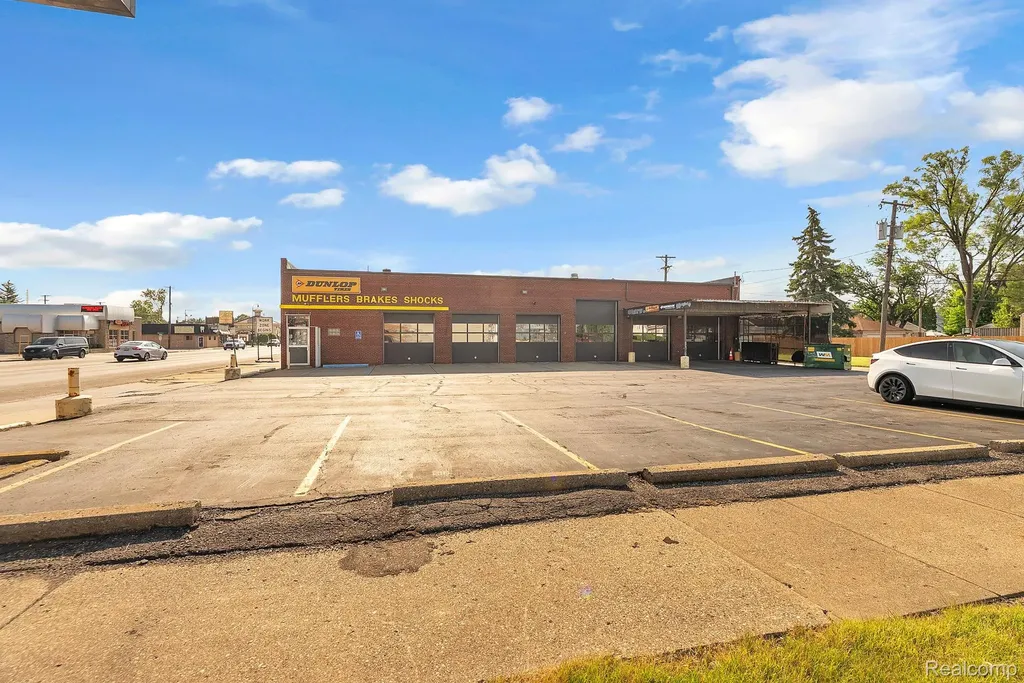 14433 W Warren Avenue Dearborn City MI 48126