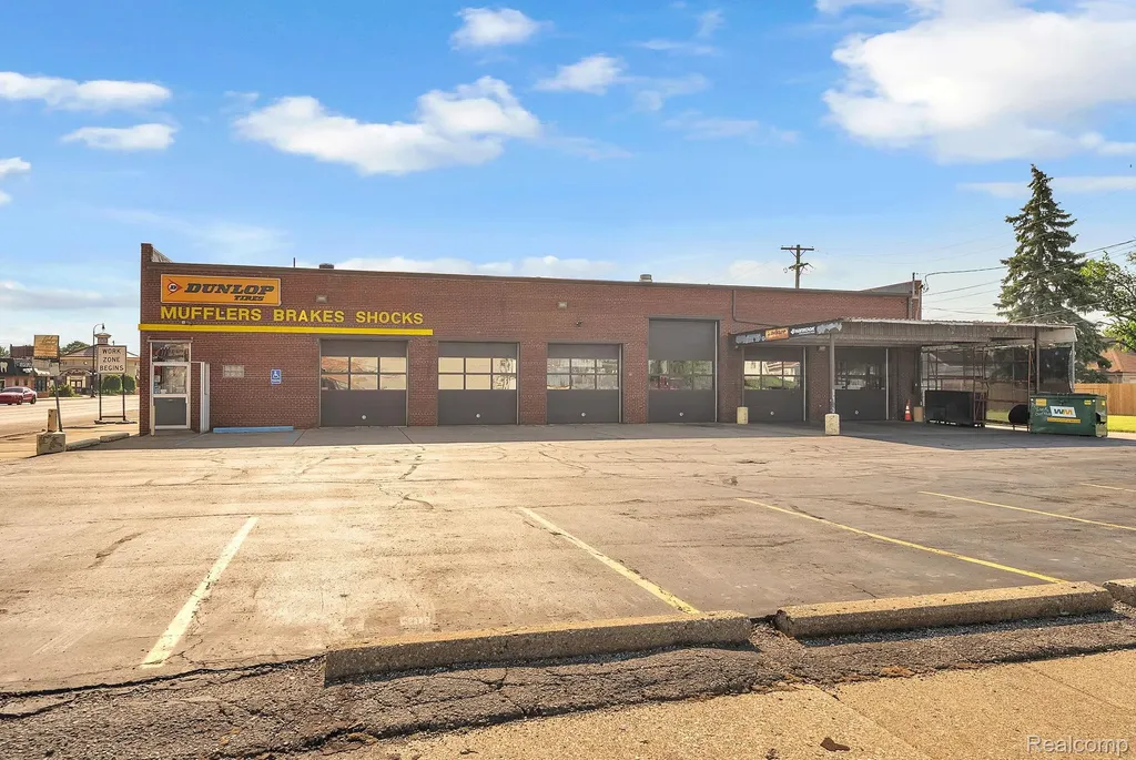 14433 W Warren Avenue Dearborn City MI 48126