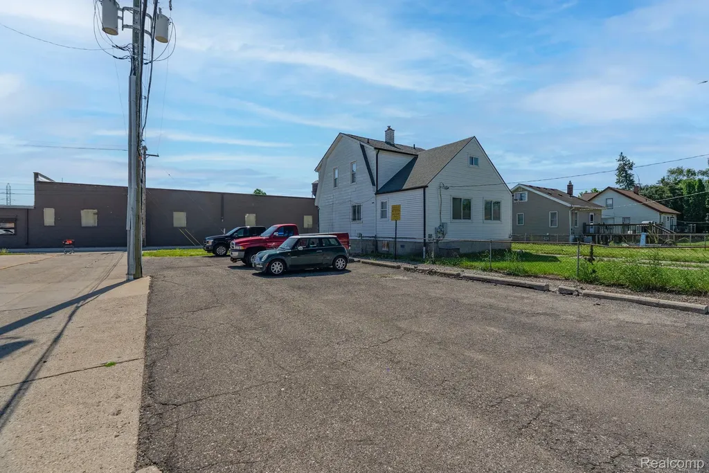 14433 W Warren Avenue Dearborn City MI 48126