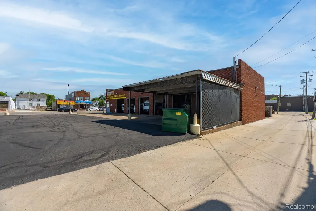 14433 W Warren Avenue Dearborn City MI 48126