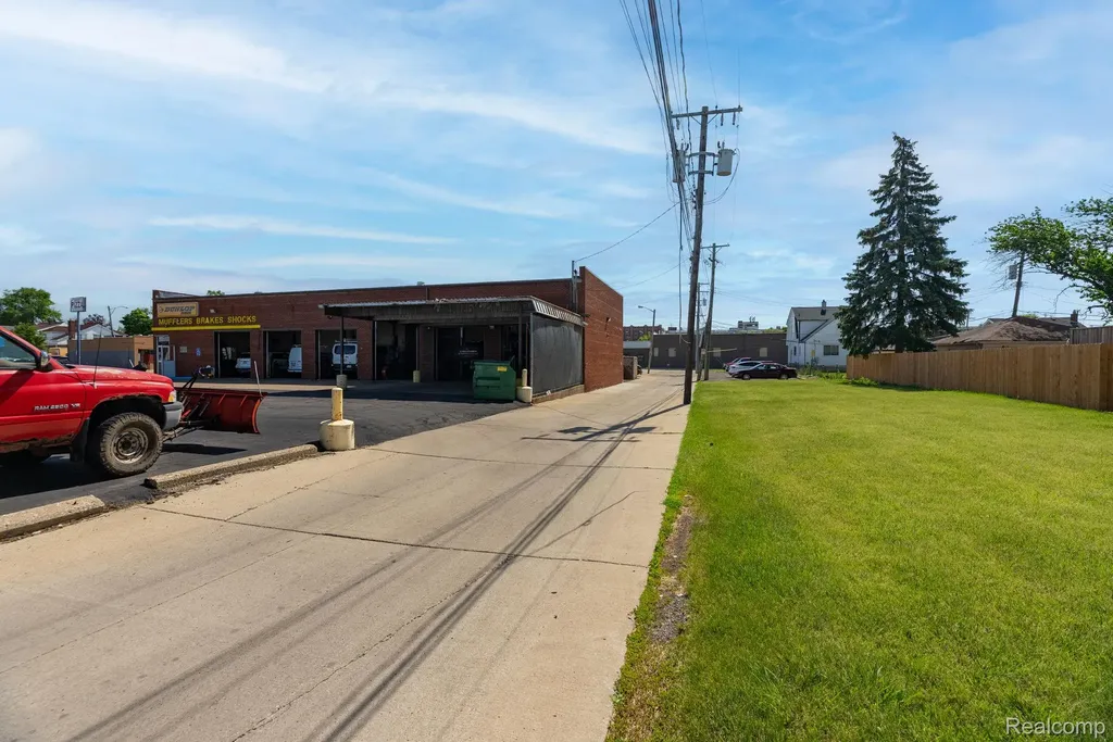 14433 W Warren Avenue Dearborn City MI 48126